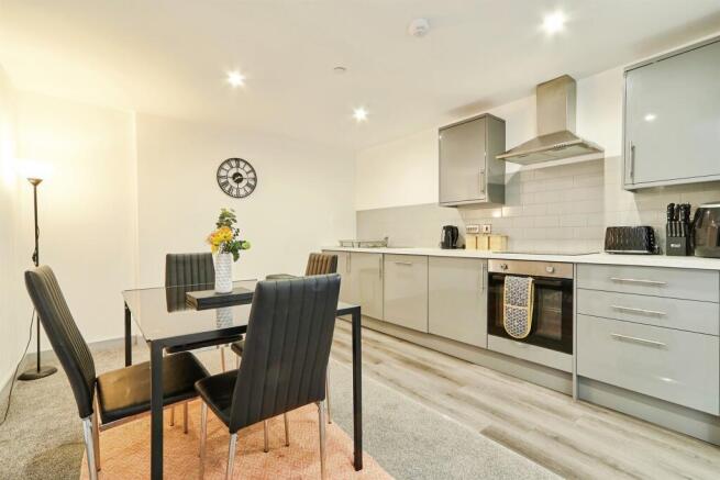 2 bed flat to rent Lansdowne Rd, London CR0 2BE