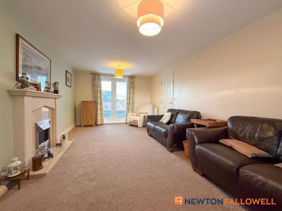 Pond Close, Fernwood, NG24 photo 4