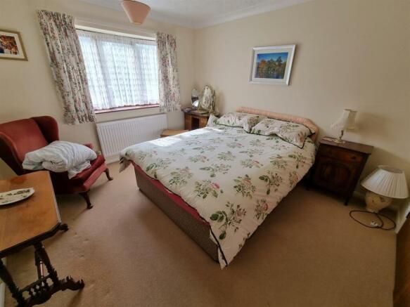 Bedroom 1.jpg