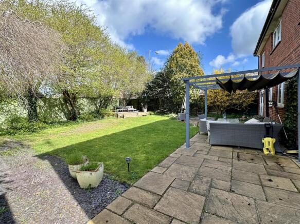 Wain Close, Alcester photo 4