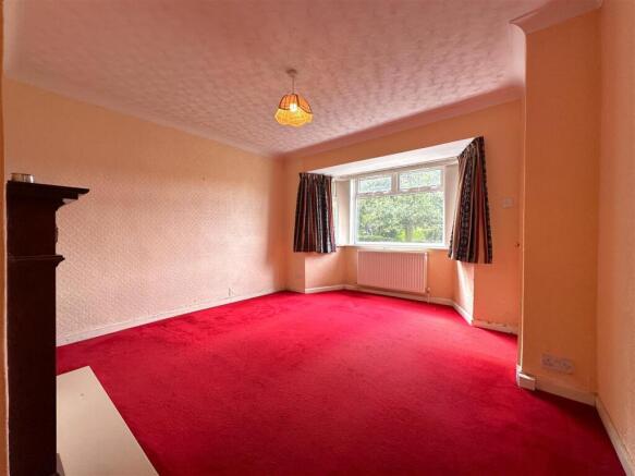 Bay-Fronted Lounge 171