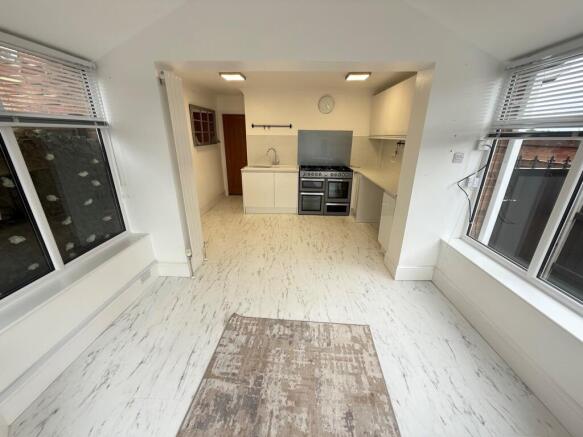 2 bed End of Terrace to rent Image 5