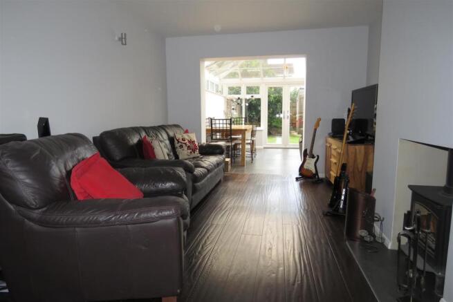 LIVING ROOM2.JPG