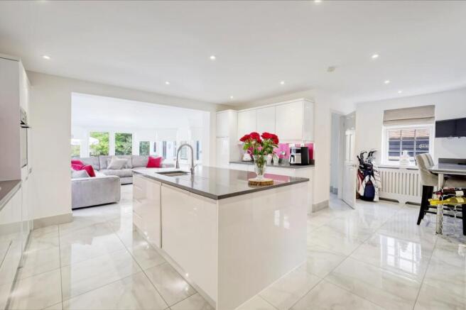 Kitchen/Breakfast/Lounge