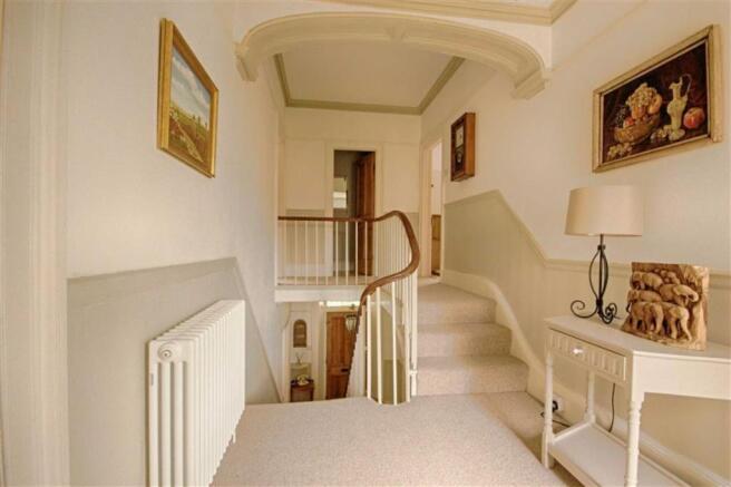 FIRST FLOOR LANDING