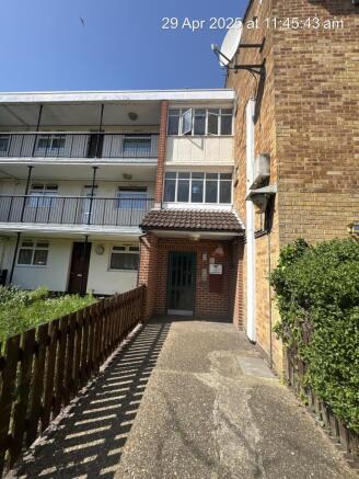 Modern & Spacious 3 Bed Apartment To Let
