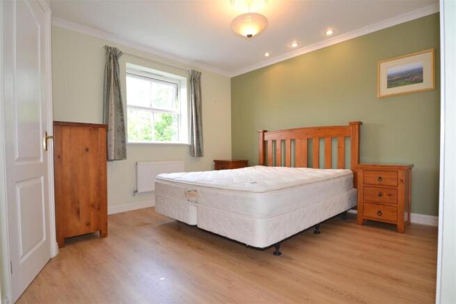 bed1.jpg