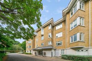 Flat 3, 12 Farringdon House, Strand Drive, Richmond TW9 4EU