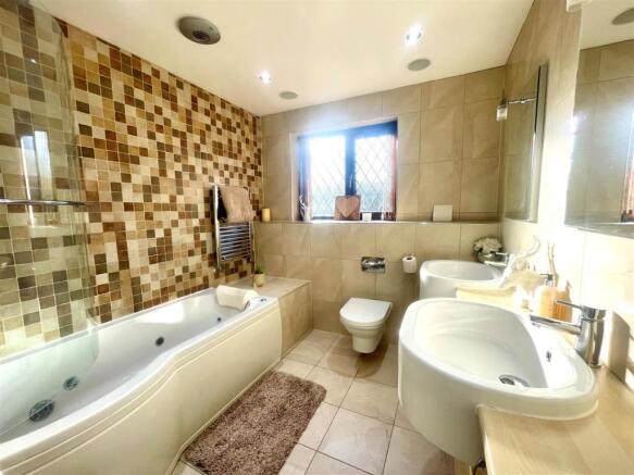Bathroom.jpg