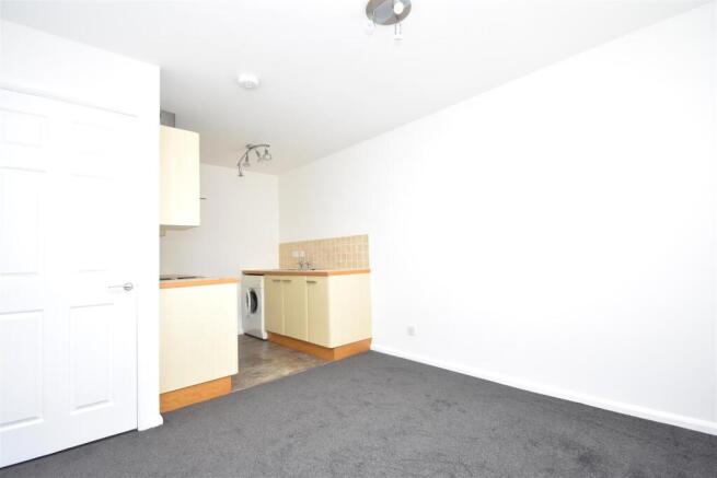 1 bed Flat to rent Image 4