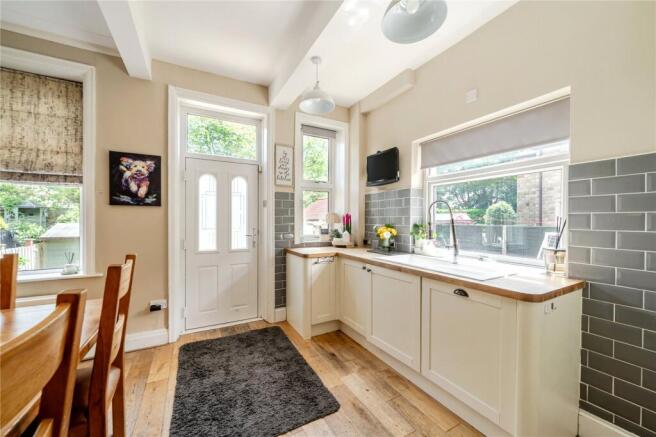4 bed Semi-Detached for sale Image 6