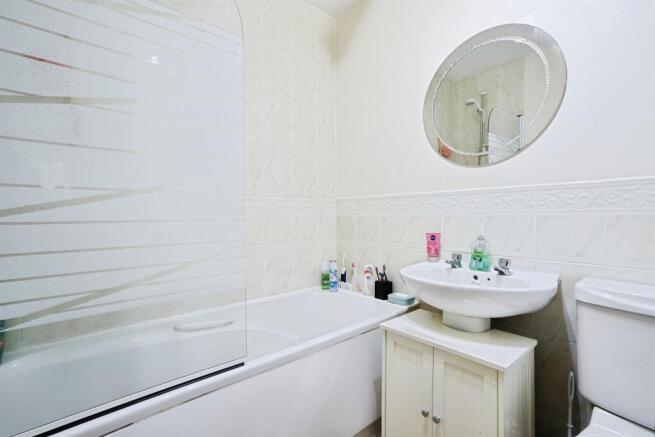 3 bed Apartment for sale Image 10
