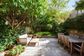Flat A, 200, Hammersmith Grove, London W6 7HG