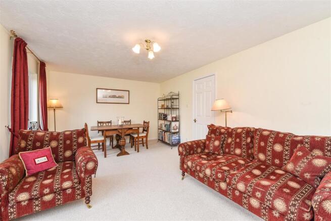 Lounge/Dining