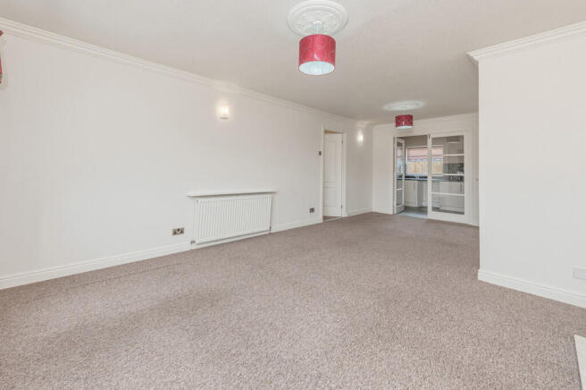2 bed Apartment for sale Image 4