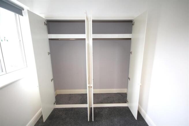 Bed 1 Wardrobes.JPG