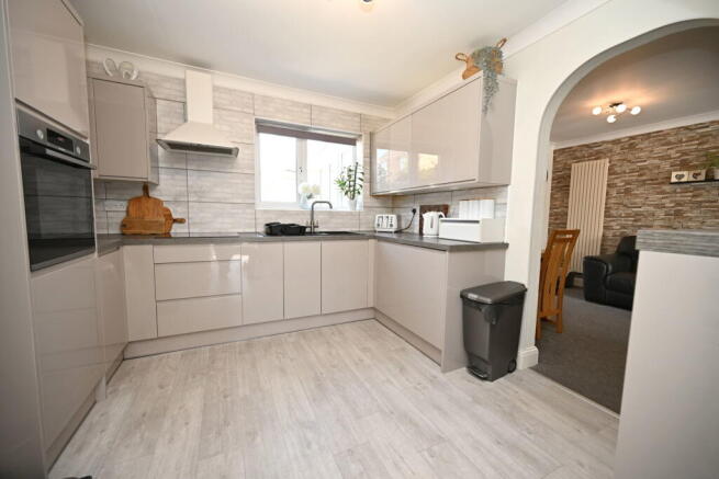 3 bed Semi-Detached for sale Image 4