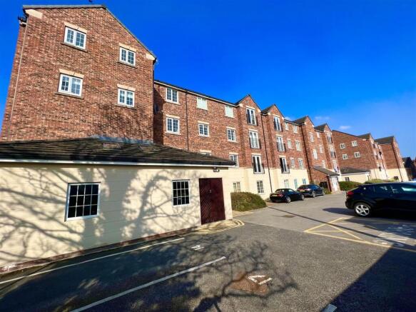 2 bed Apartment to rent Image 11