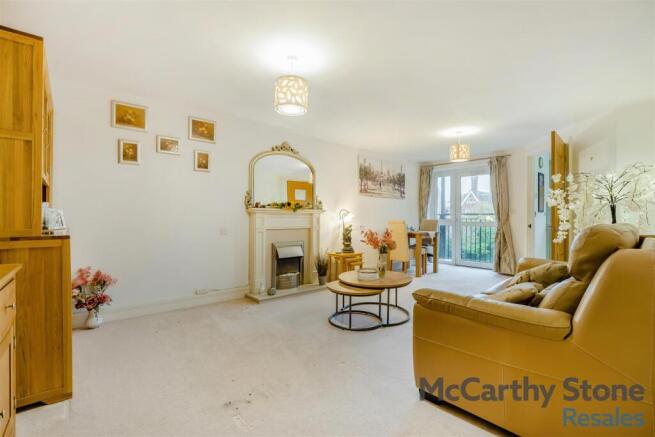 8670696-interior01.jpg