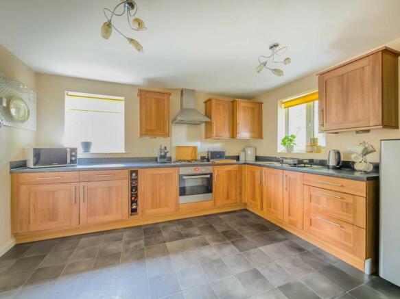 4 bed Detached for sale Image 5