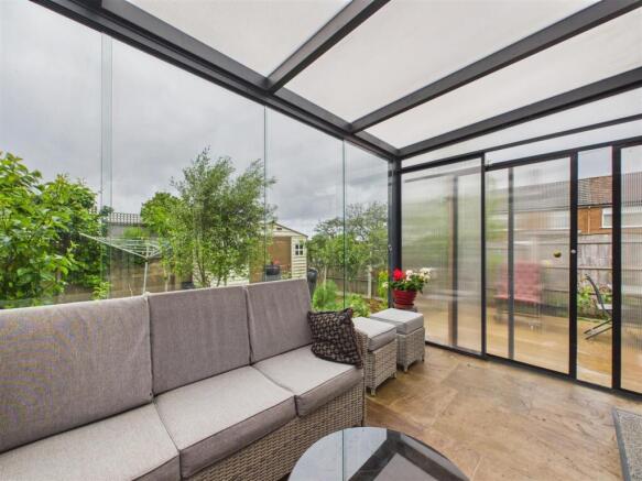 3 bed Detached Bungalow to rent Image 6