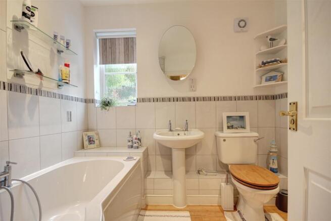 019 bathroom.jpg