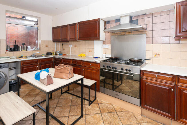7 bed House of Multiple Occupation for sale Image 4