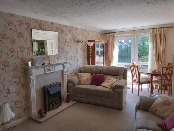 Lounge/Dining Room