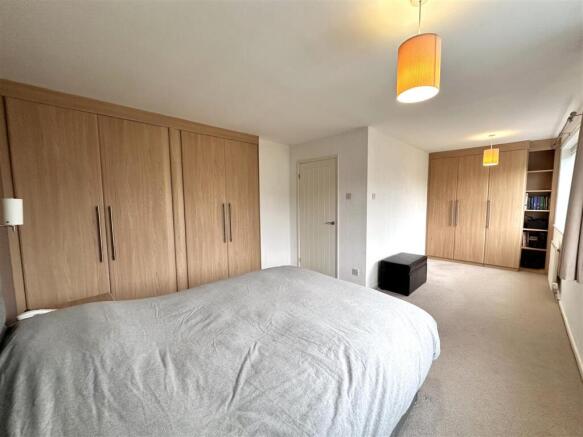 Bedroom One With Dressing Area 727