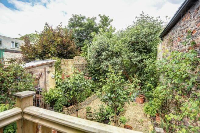Rear garden fr...