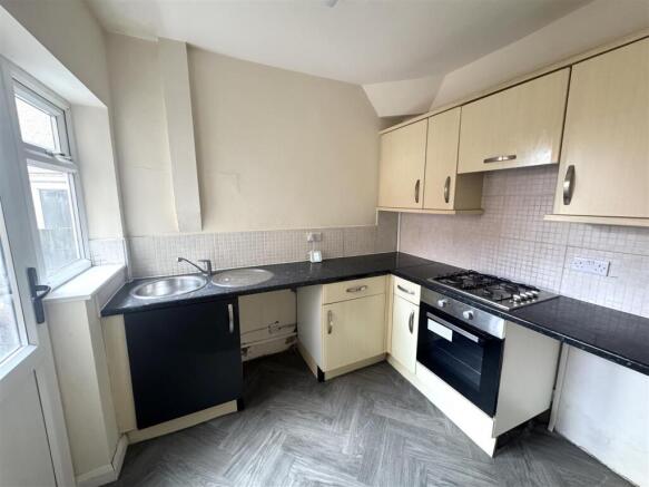 2 bed Terraced to rent Image 10