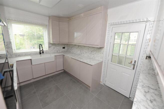 5 bed Link Detached House for sale Image 6