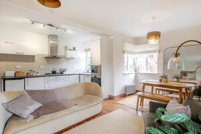 Kitchen / Lounge