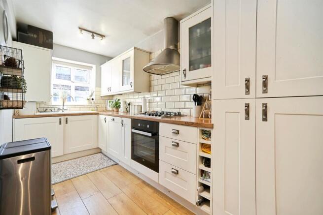 2 bed Terraced for sale Image 5