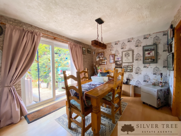 2 bed Semi-Detached Bungalow for sale Image 5