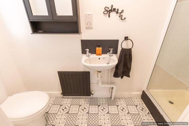 Ensuite to Bed 1