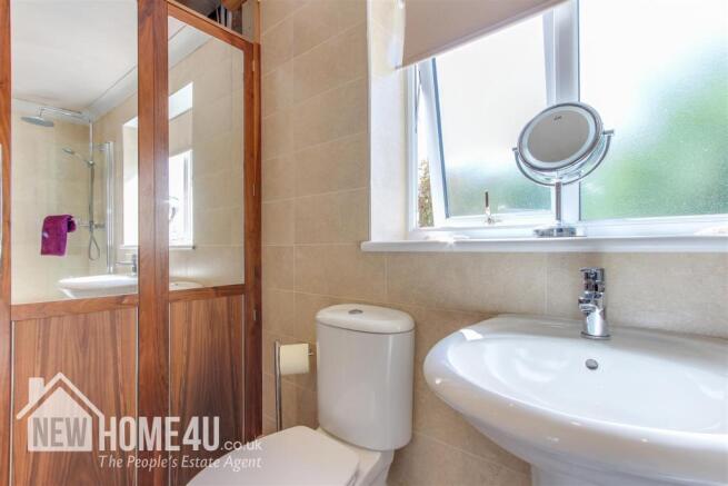 FAMILY BATHROOM: