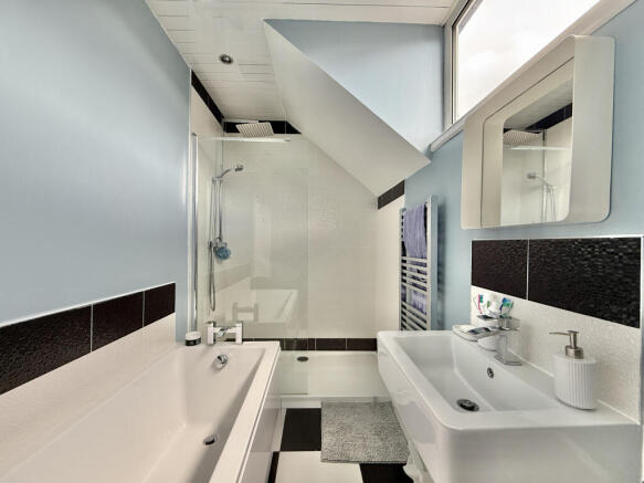 3 bed Terraced for sale Image 12