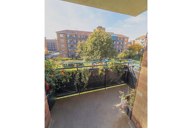 2-bed flat on Flat 12 Fairchild House, Frampton Park Road, Hackney, E97NX, £430,000
