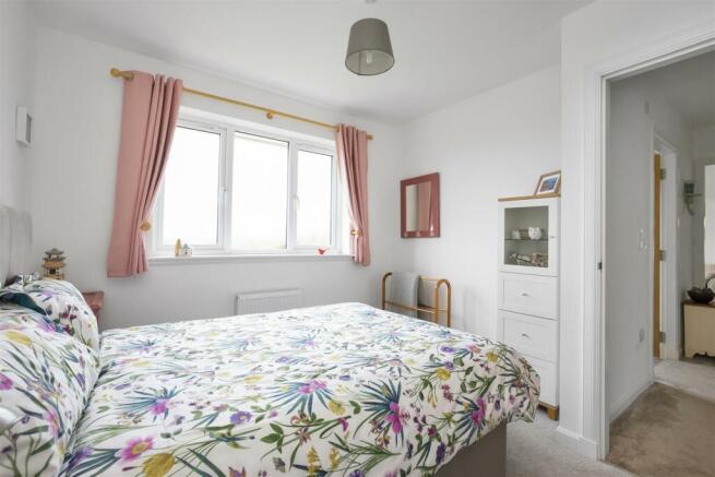 32 Wallace Crescent 19.jpg