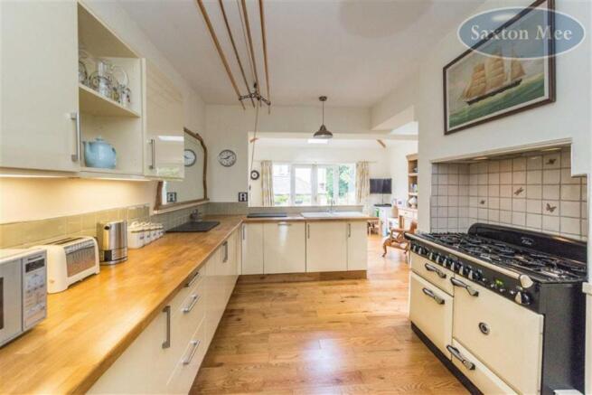 STUNNING KITCHEN