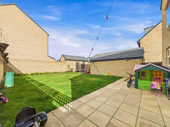 4 bed Detached for sale Image 10