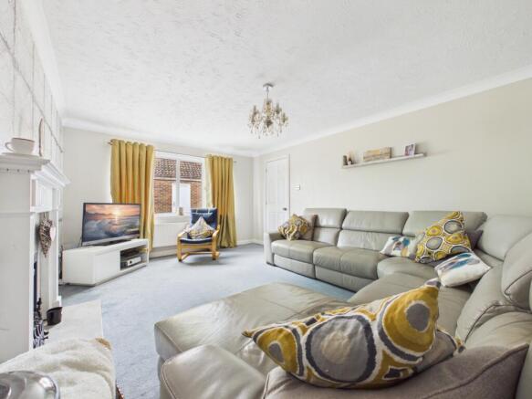4 bed Detached for sale Image 8