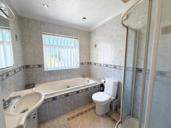 3 bed Detached Bungalow for sale Image 9