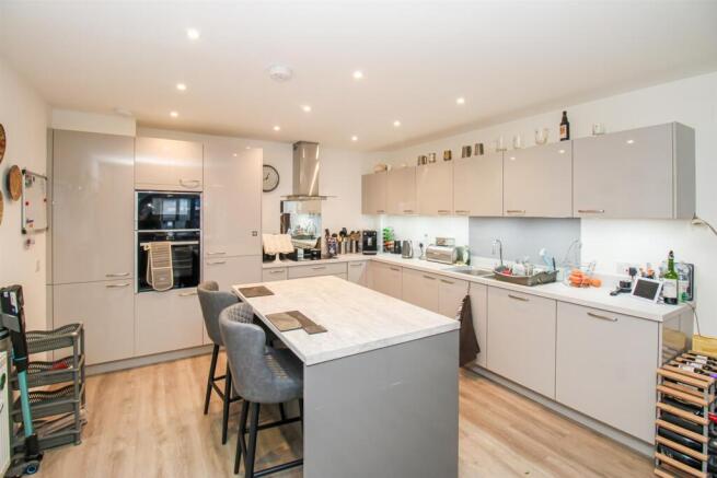 OPEN PLAN LOUNGE KITCHEN DINER