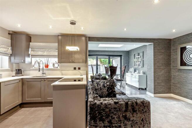 Kitchen/Lounge Area