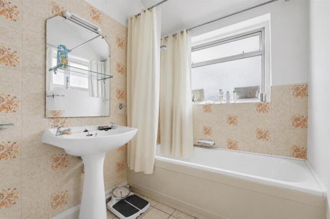 Bathroom_1.jpeg