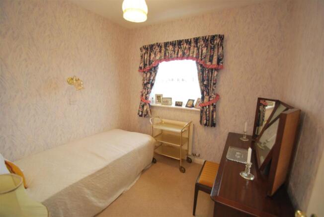 6 Sherwood Grove - Bed 2.JPG