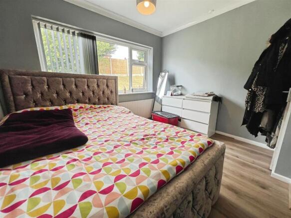 3 bed Semi-Detached Bungalow for sale Image 12