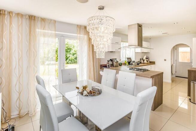 4 bed Detached to rent Image 4